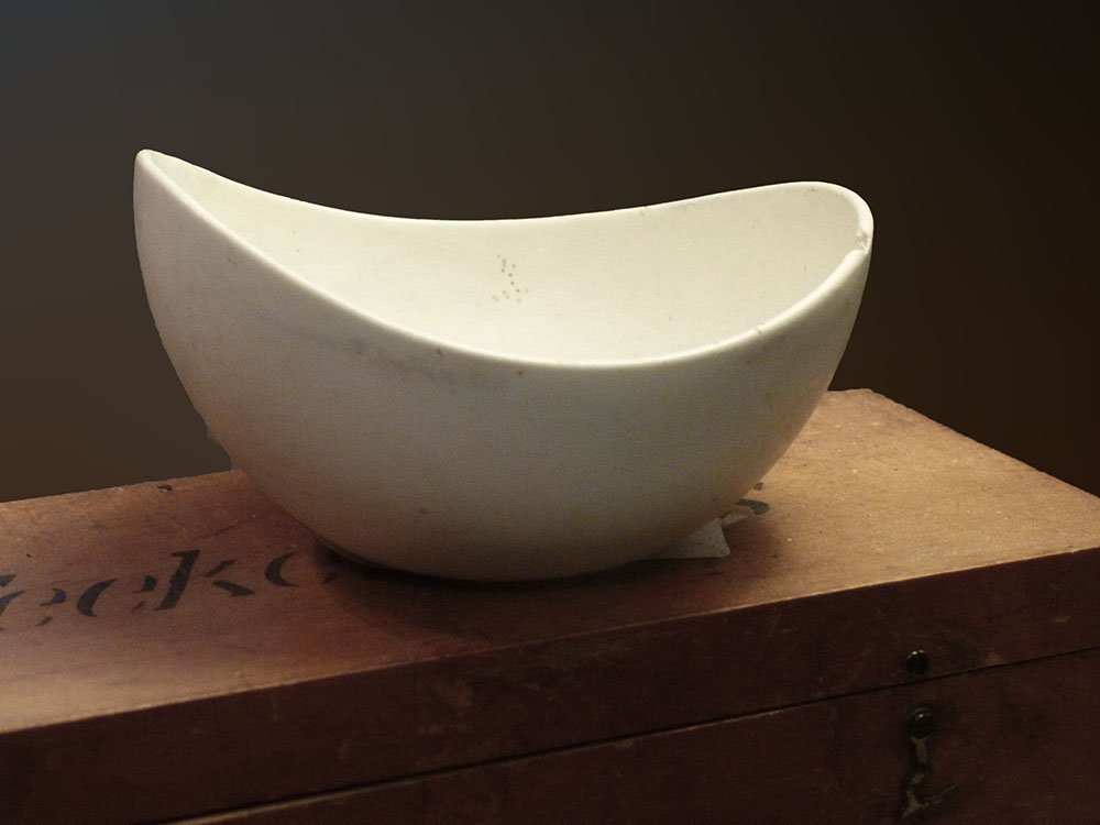 A very delicate, thinly cast dish in soft creamy white glaze, carefully crafted by hand by Westin Neil Andersen. Chip in the rim.