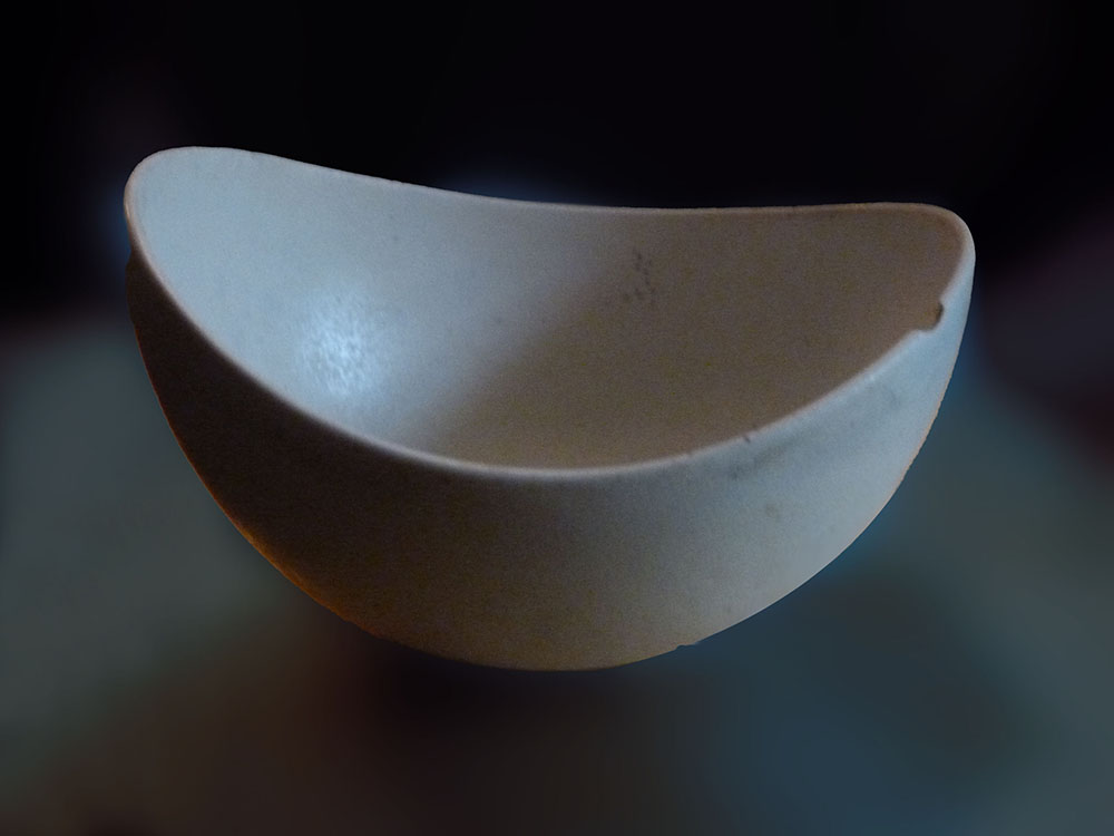 A very delicate, thinly cast dish in soft creamy white glaze, carefully crafted by hand by Westin Neil Andersen. Chip in the rim.
