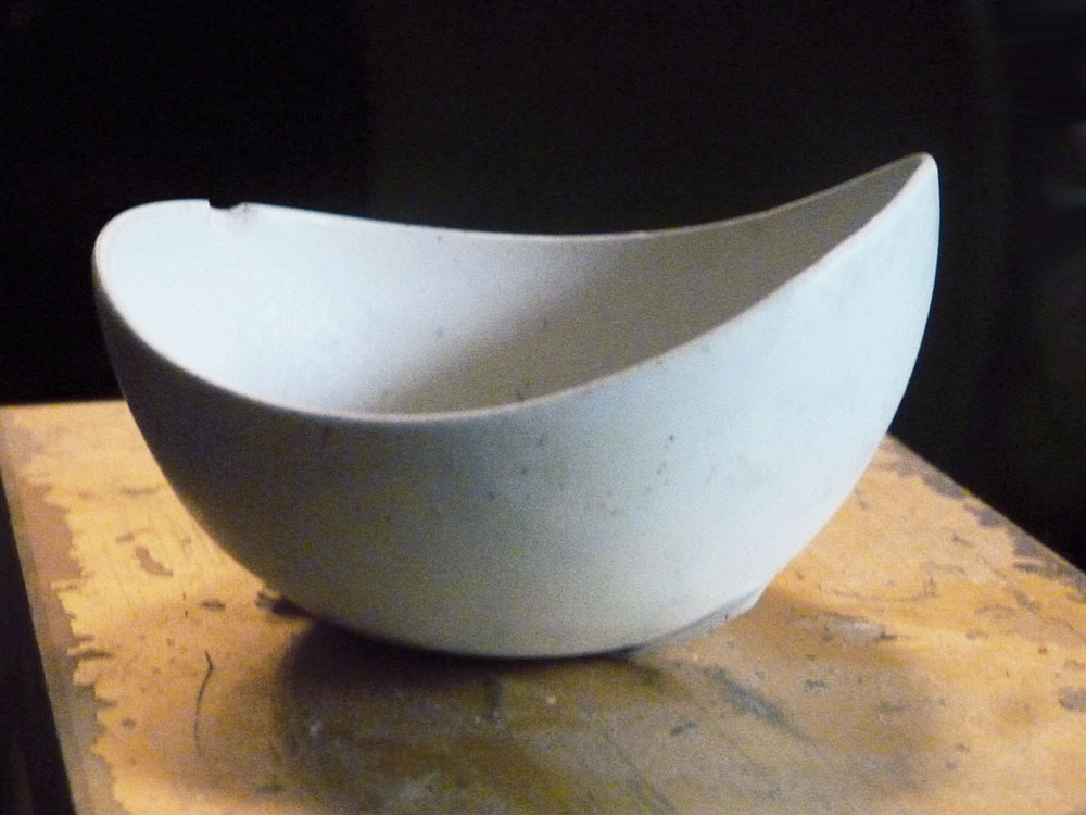 A very delicate, thinly cast dish in soft creamy white glaze, carefully crafted by hand by Westin Neil Andersen. Chip in the rim.